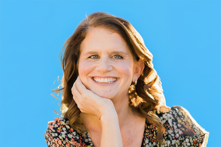 Fundraising Auctioneer & Movement Creator Stacey Lauren Inducted into The International Order of Fantastic Professionals